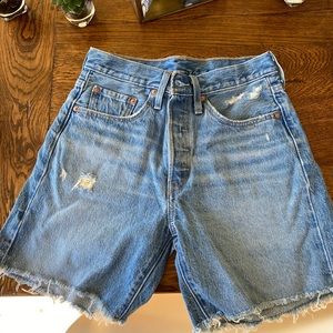 Levi shorts size 26